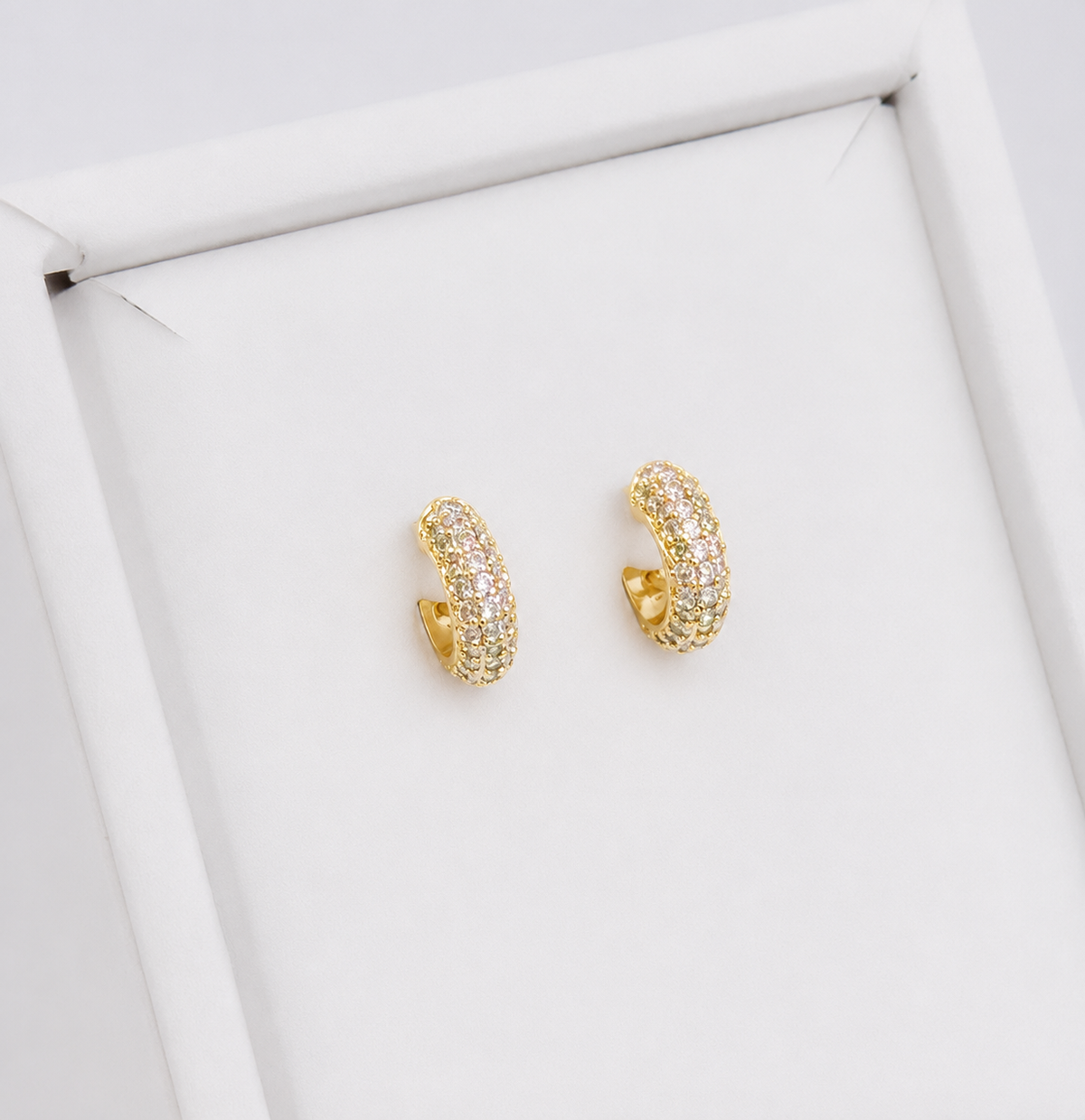 Aretes Mini Circones Blancos